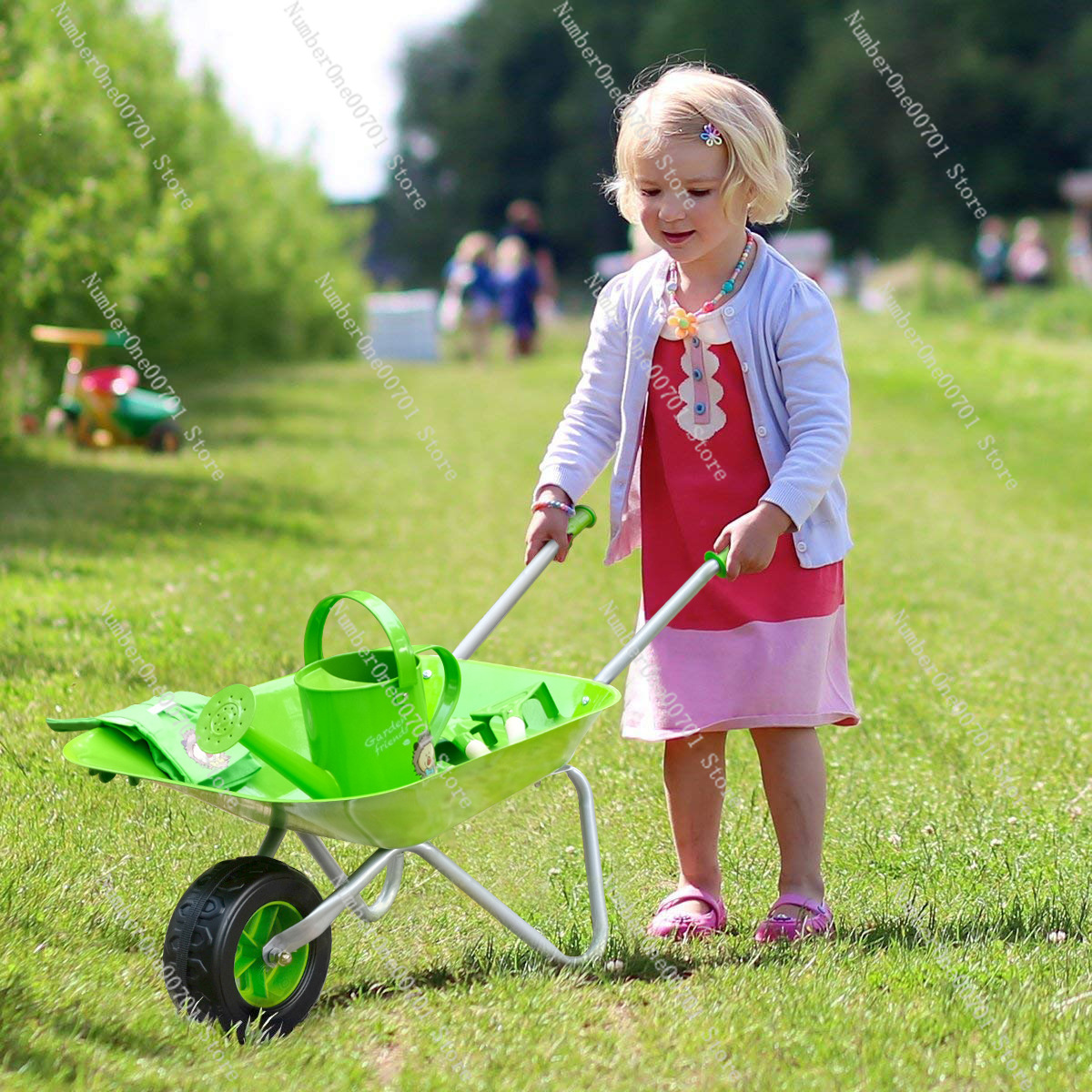 عربة يدوية خضراء للأطفال للعب  - مراجعة Kids Outdoor Playset وسعره